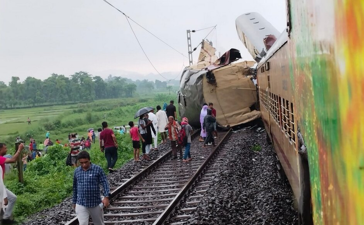 🎥 ۱۳ کشته در حادثه برخورد دو قطار در هند