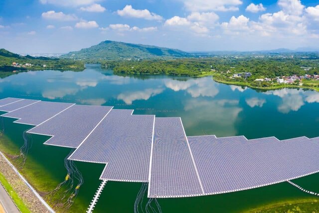 تامین کلی انرژی با پنل‌های خورشیدی شناور