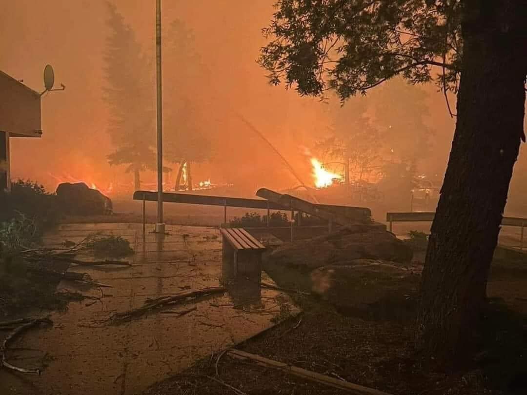 🎥 ویدئو/گسترش آتش‌سوزی جنگلی در غرب کانادا، نیمی از شهر گردشگری «جاسپر» را سوزانده است