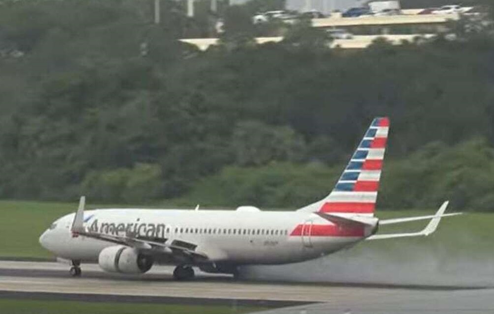 🎥 ویدئو/ترکیدن لاستیک یک هواپیمای شرکت «آمریکن ایرلاینز» هنگام برخاستن