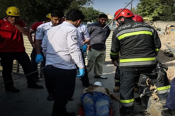 ریزش آوار عملیات عمرانی شرکت آب و فاضلاب بر روی دو کارگر حدود ۲۰ ساله تبعه افغانی