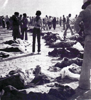 پیکر بی‌جان کشتگان سینما رکس آبادان