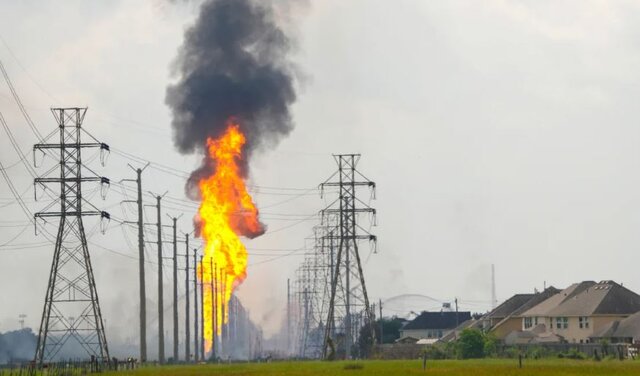 🎥 ویدئو/انفجارِ خط لوله گاز در تگزاس؛ گسترش حریق به یک پارک ملی و تخلیه منطقه