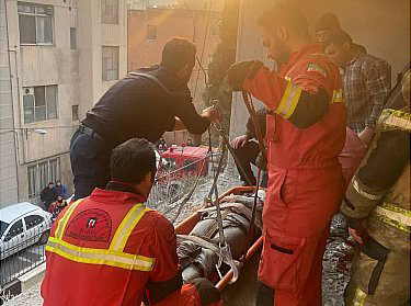 مصدومیت کارگر جوان در پی سقوط از ارتفاع