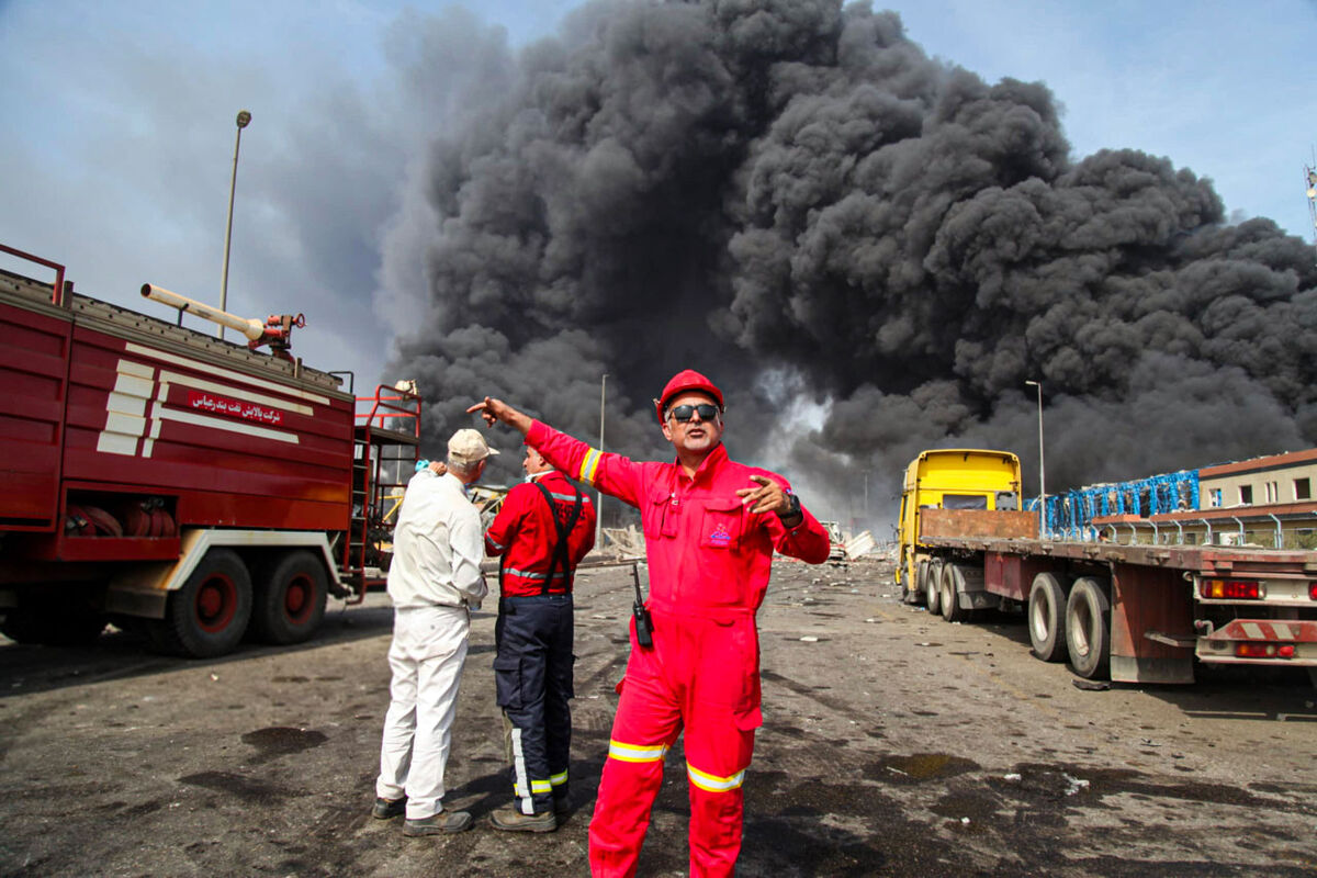 آتش‌سوزی حادثه بندرعباس در مرحله لکه‌گیری/ارسال ۳ تُن کف اطفا حریق از آتش‌نشانی پایتخت