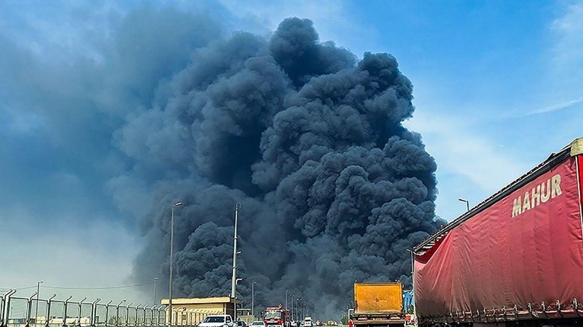 فوت سه کارگر خانم در انفجار بندرعباس/ یک کارگر زن مفقود است/ خانواده‌های رانندگانِ مفقود همچنان سرگردان هستند