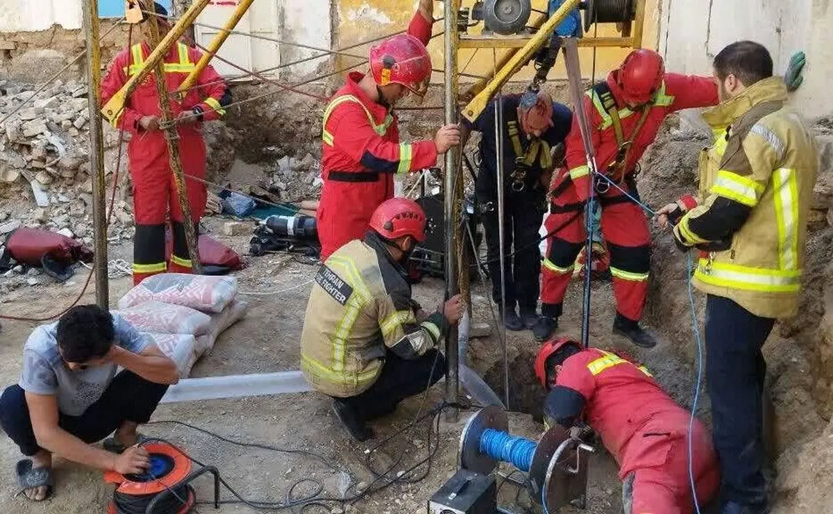 مرگ کارگر ۲۵ ساله استخر بر اثر پاره شدن سیم بکسل