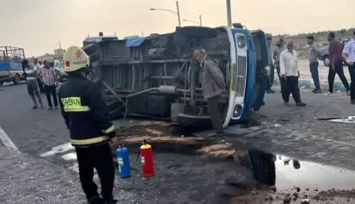 برخورد مینی‌بوس حامل کارگران با سواری در آران و بیدگل/۶ نفر مصدوم شدند