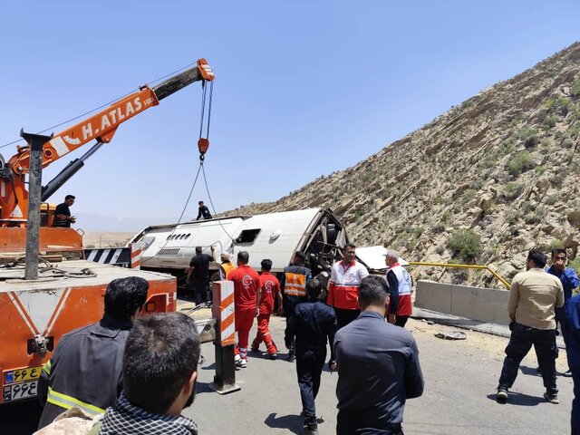 ۲۱کشته و ۲۶ مصدوم در حادثه واژگونی اتوبوس اسکانیا در استان فارس