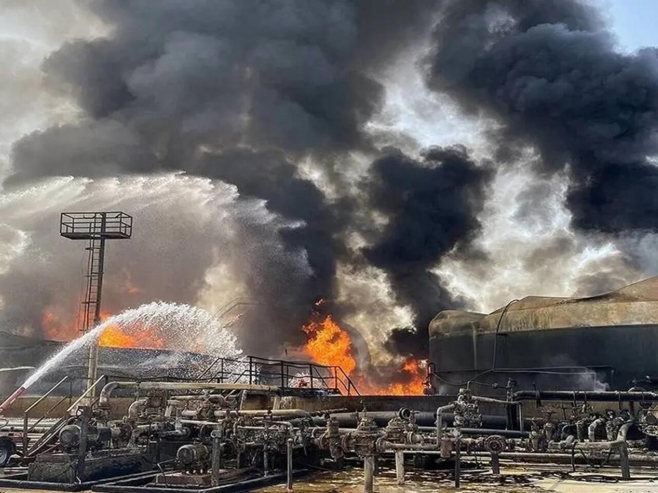 مهار آتش‌سوزی پالایشگاه آبادان/ فوت یک نفر