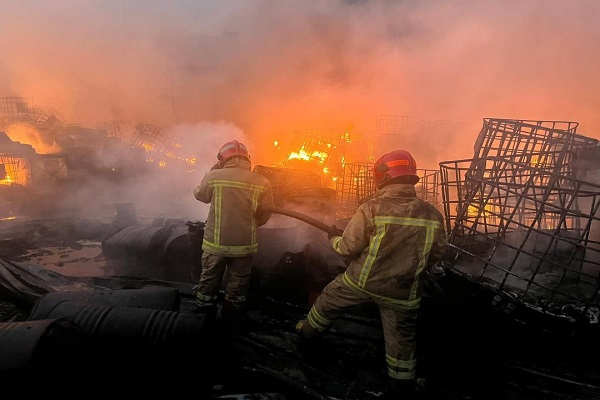 درس آموزی از حوادث – انفجار بشکه های حاوی مواد نفتی، عامل ایجاد آتش سوزی و ایجاد دود بسیار شدید