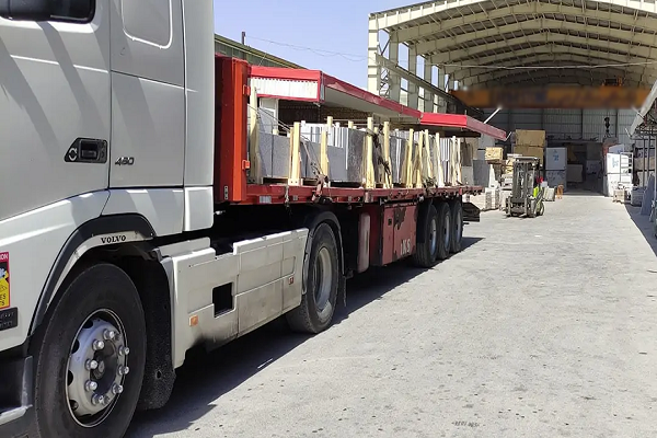 درس آموزی از حوادث – مدفون شدن راننده کامیون زیر بار قطعات سنگ اسلب